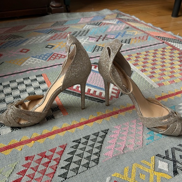 Jewel by Badgley Mischka Silver/platinum Glitter Heels size 8.5 - Picture 2 of 7